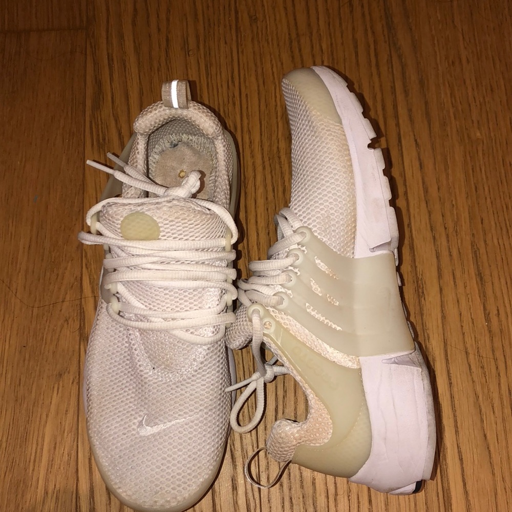 Men’s white Nike Prestos